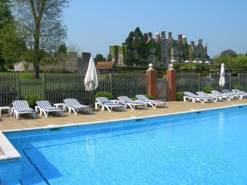 Eastwell Manor, Champneys Hotel & Spa Ashford  Exterior foto