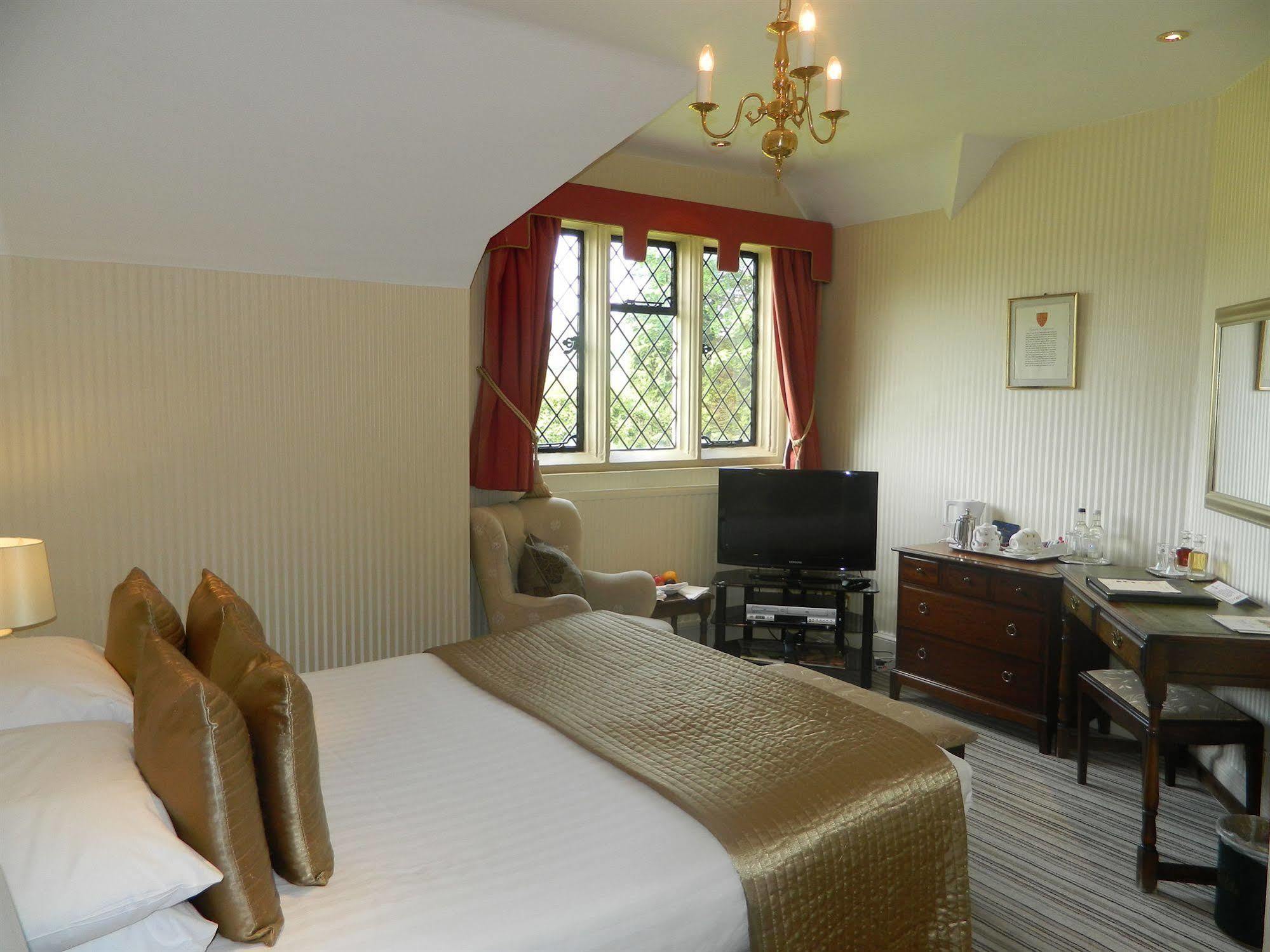 Eastwell Manor, Champneys Hotel & Spa Ashford  Exterior foto